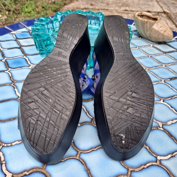 Sandals - Picture 3 of 3